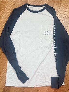 Like New! Vineyard Vines Navy Sleeve White Body Whale Pocket Long Sleeve